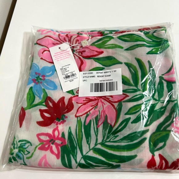 Lilly Pulitzer Resort Scarf - Picture 3 of 4
